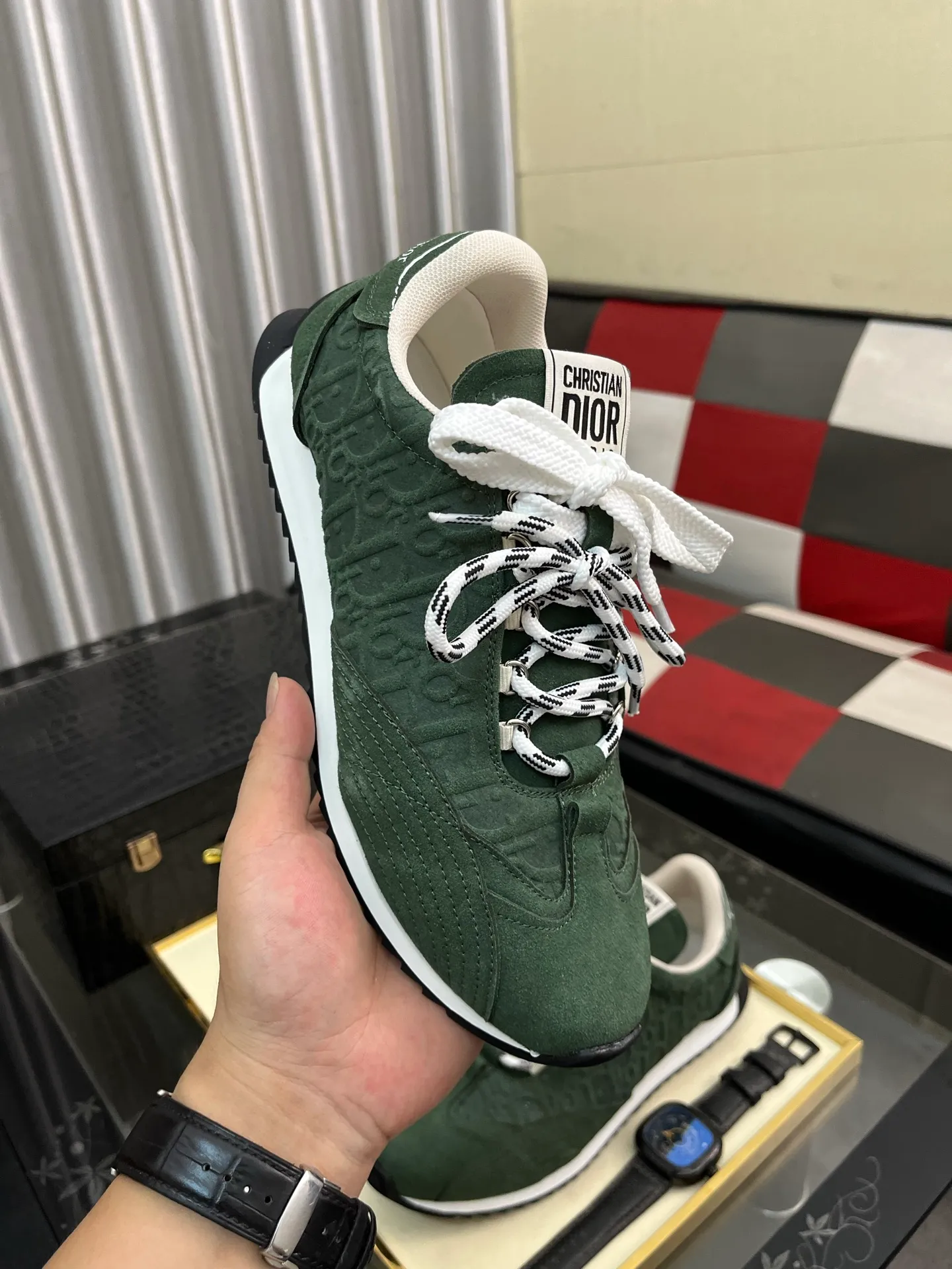 Men's shoes 💰500⌚️⌚️Dior original quality.~ Unique modern style sneakers. 🏃A must-have casual shoe for trendy men😍😍 Original brand imported from Italy, imported original leather, sheep lining (refuses to discolor and grind feet) Sole: Original sole provided by the original factory, French lazy style design ⚠️Fit to the feet, original quality, super comfortable original sole. Just like shooting the real thing 🎬The real thing is better Code number: 38-446️⃣Colors available
